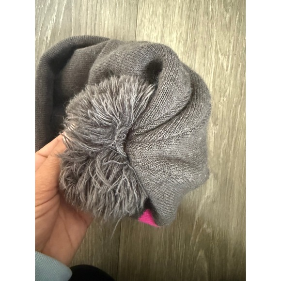 Under Armour Womens Beanie Pom Pom Gray Pink Logo OSFA - Picture 4 of 5